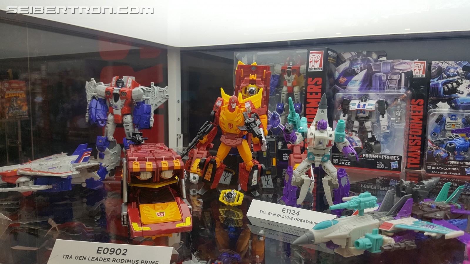 Transformers News: #HASCON 2017 Transformers: Power of the Primes Sunday Updates: Combined Starscream, Slash robot mode