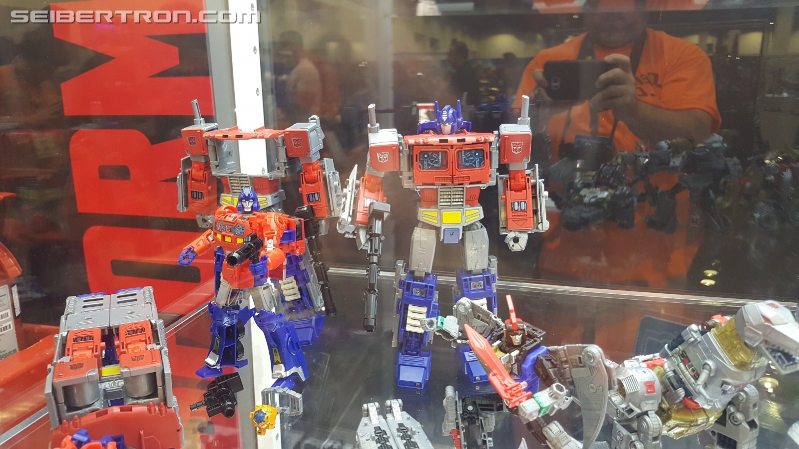 Transformers News: #HASCON 2017 Transformers: Power of the Primes Sunday Updates: Combined Starscream, Slash robot mode
