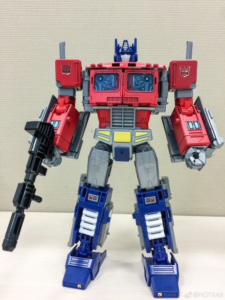 Transformers News: Comparison Images Between MP 10 and Leader Optimus Prime from Transformers Power of the Primes