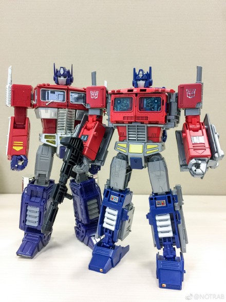 Transformers News: Comparison Images Between MP 10 and Leader Optimus Prime from Transformers Power of the Primes