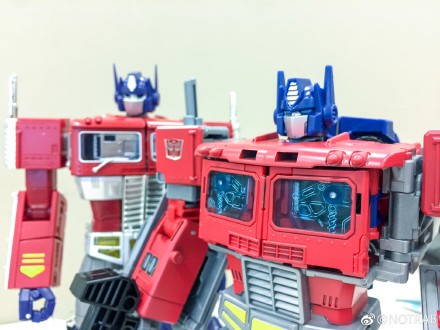 Transformers News: Comparison Images Between MP 10 and Leader Optimus Prime from Transformers Power of the Primes