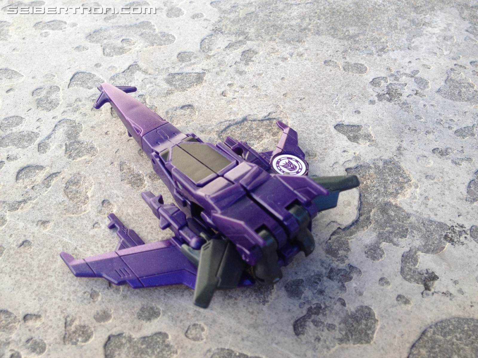 Transformers News: Pictorial Review of Transformers: Robots in Disguise Legion Cyclonus and Heatseeker