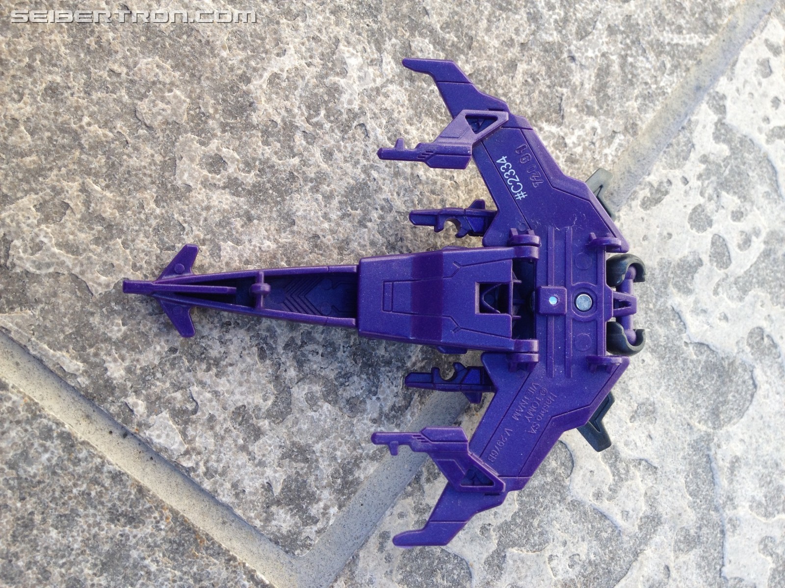 Transformers News: Pictorial Review of Transformers: Robots in Disguise Legion Cyclonus and Heatseeker
