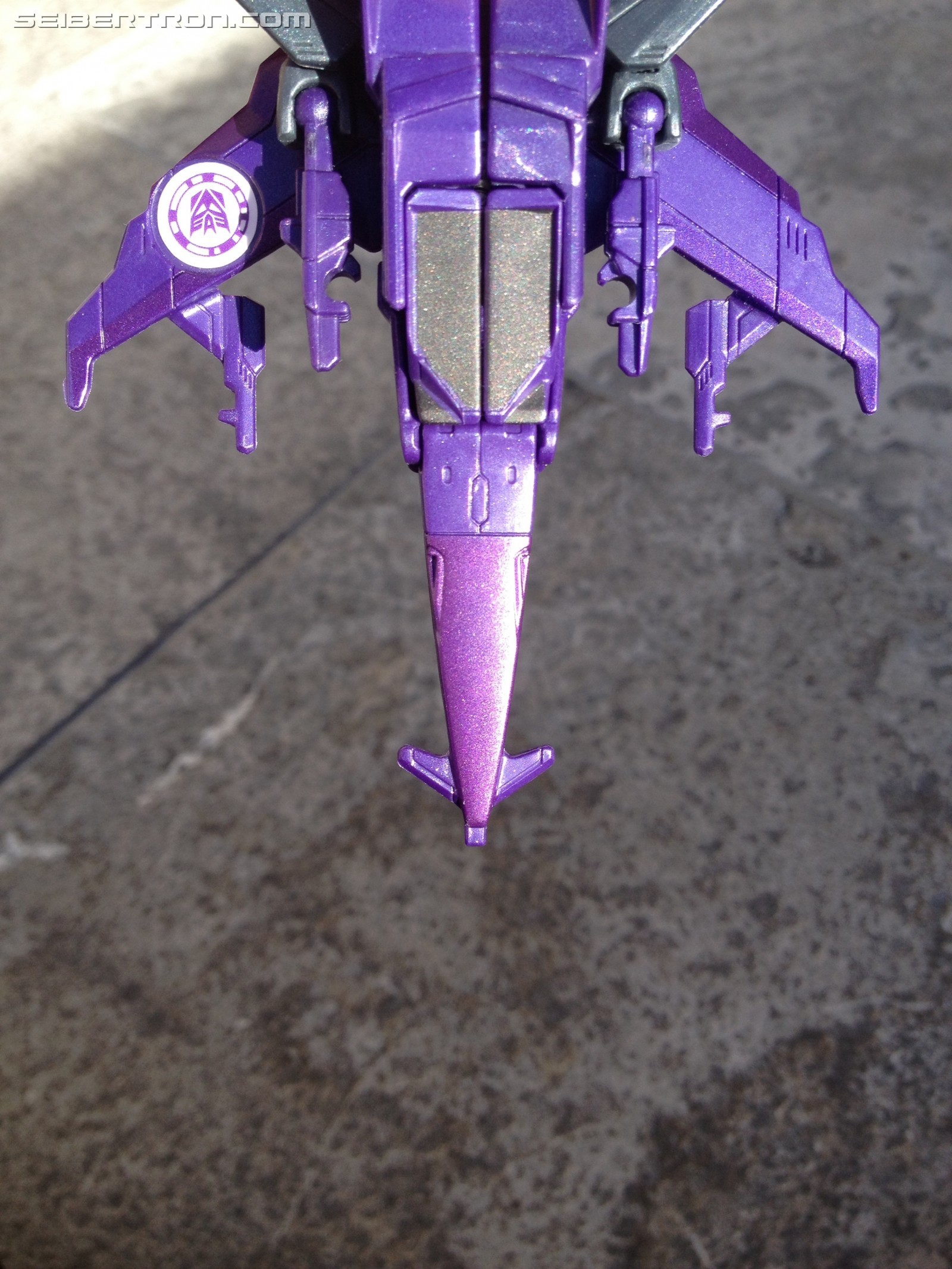 Transformers News: Pictorial Review of Transformers: Robots in Disguise Legion Cyclonus and Heatseeker