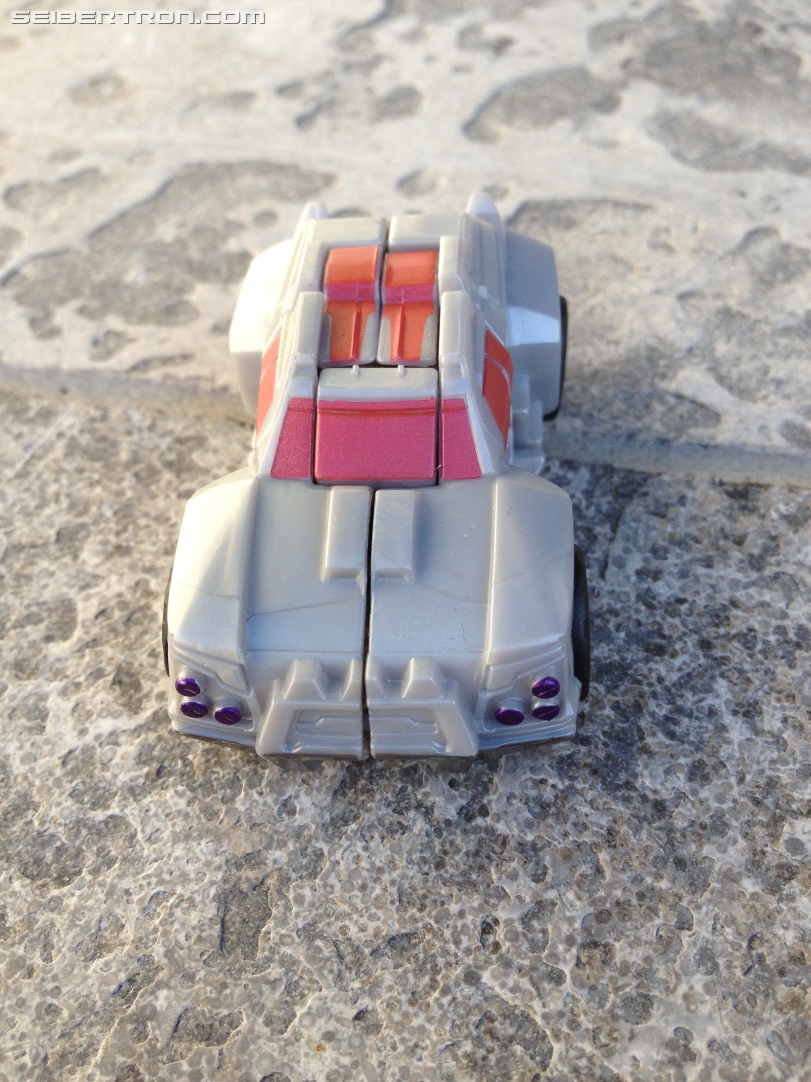 Transformers News: Pictorial Review of Transformers: Robots in Disguise Legion Cyclonus and Heatseeker