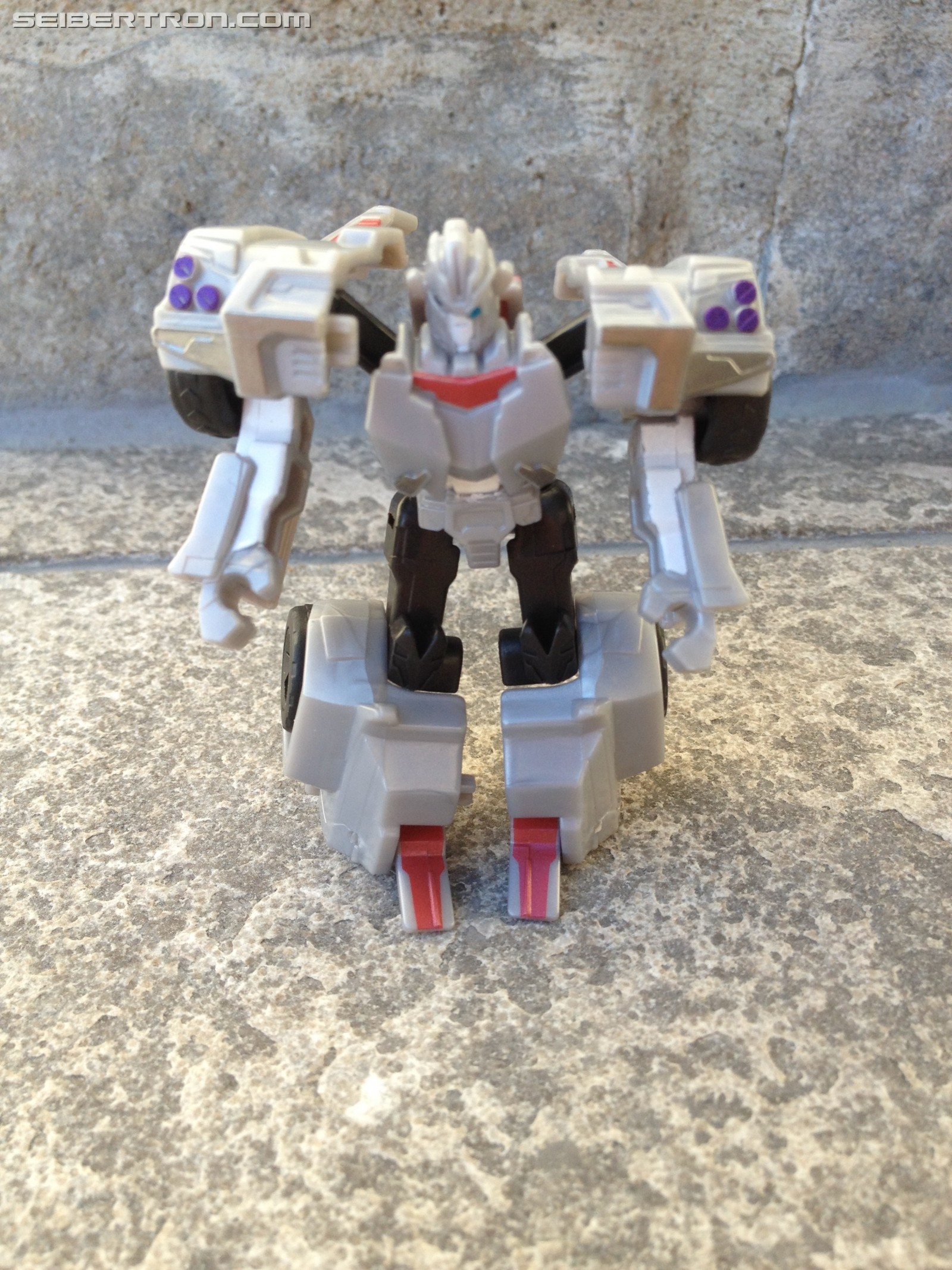 Transformers News: Pictorial Review of Transformers: Robots in Disguise Legion Cyclonus and Heatseeker