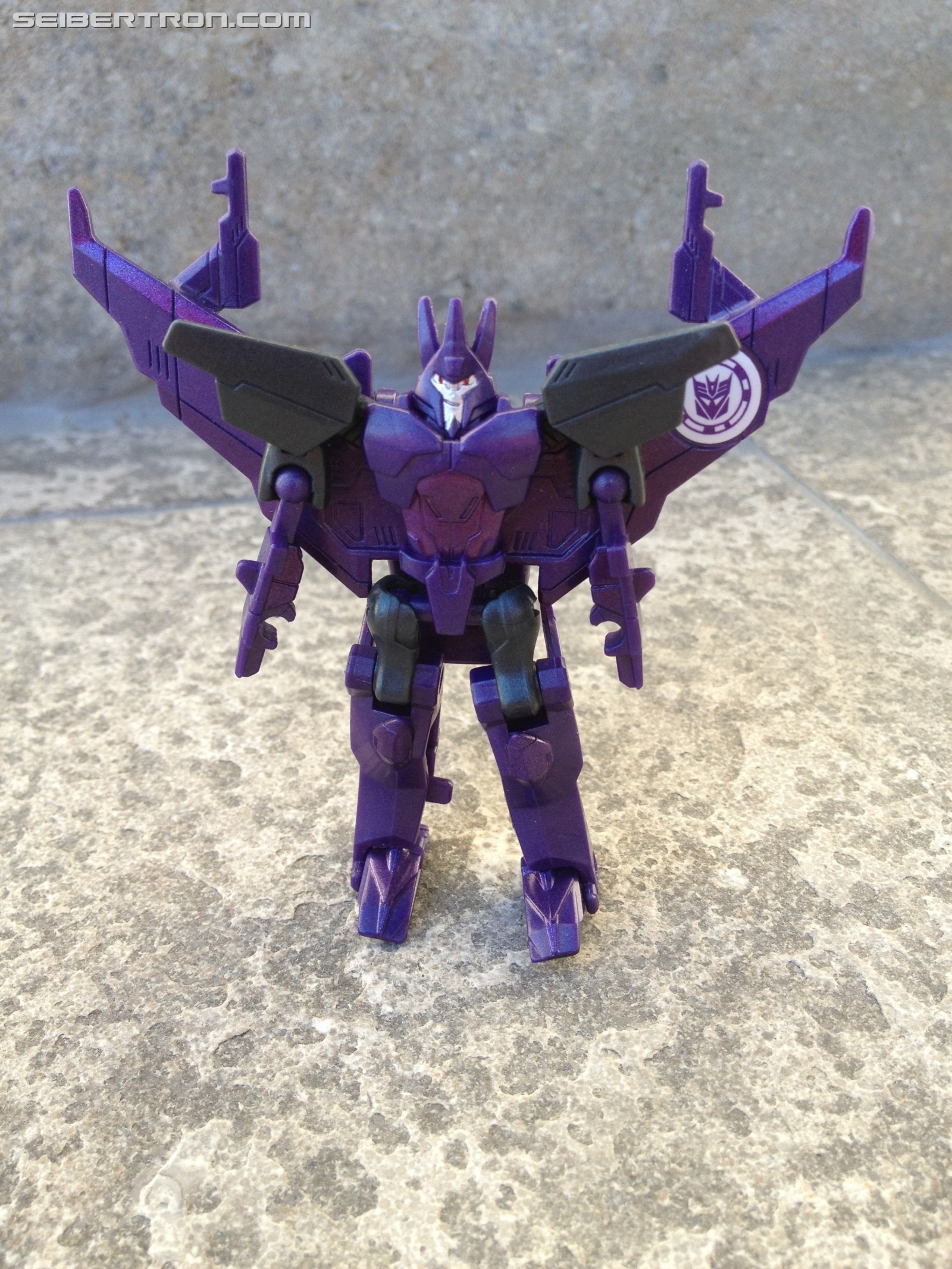 Transformers News: Pictorial Review of Transformers: Robots in Disguise Legion Cyclonus and Heatseeker