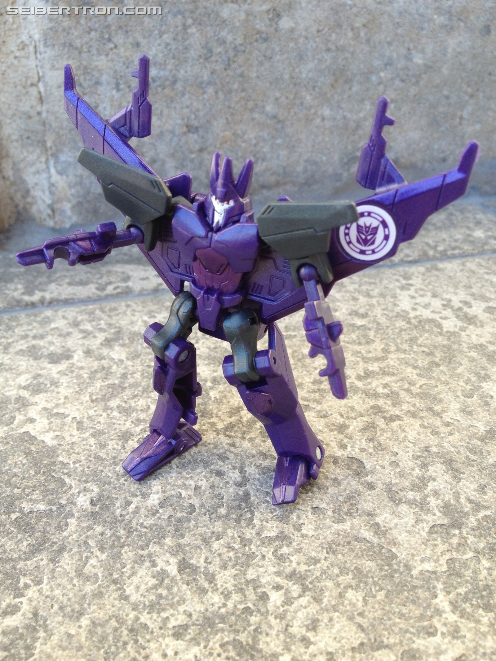 Transformers News: Pictorial Review of Transformers: Robots in Disguise Legion Cyclonus and Heatseeker