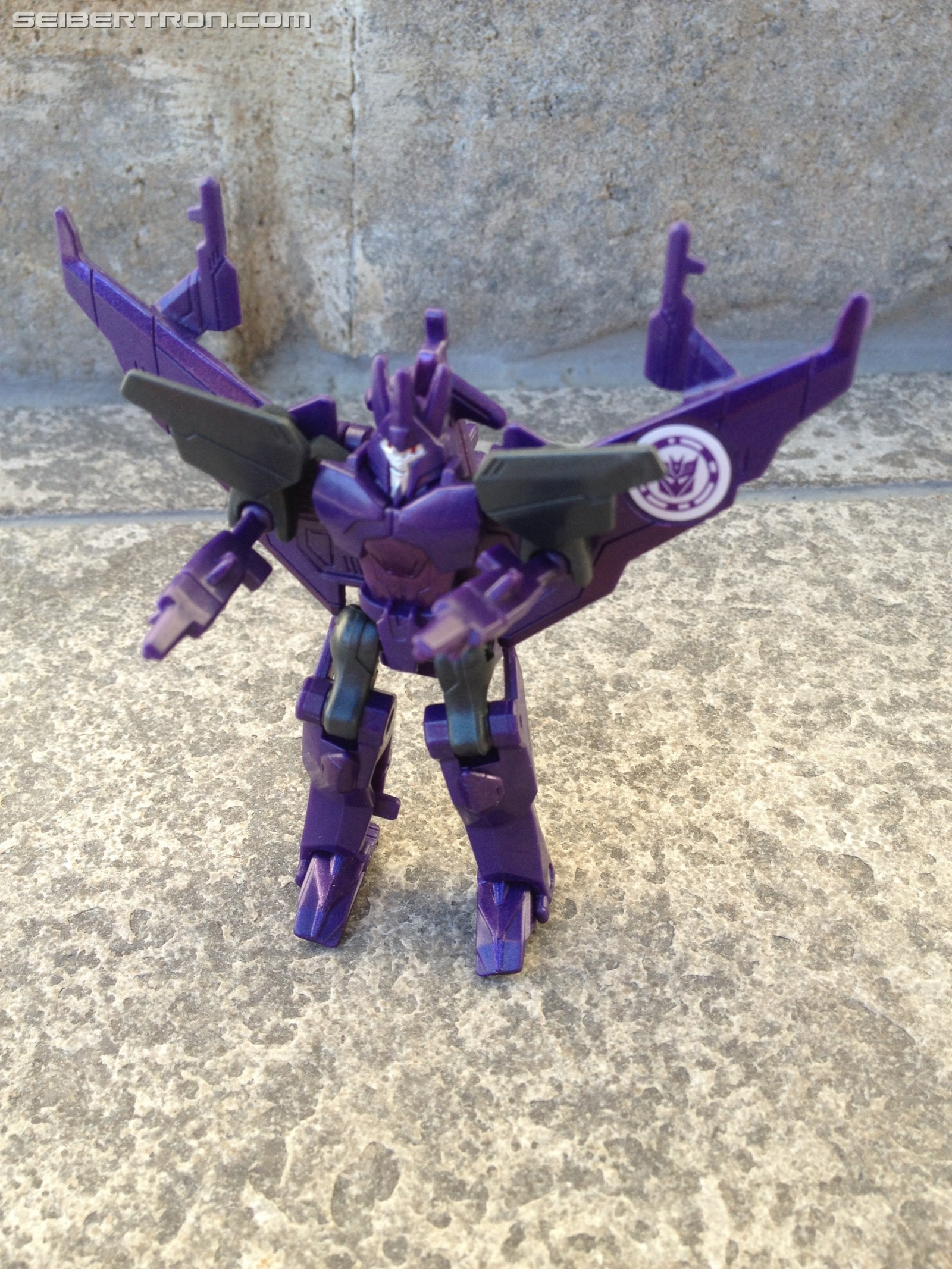 Transformers News: Pictorial Review of Transformers: Robots in Disguise Legion Cyclonus and Heatseeker
