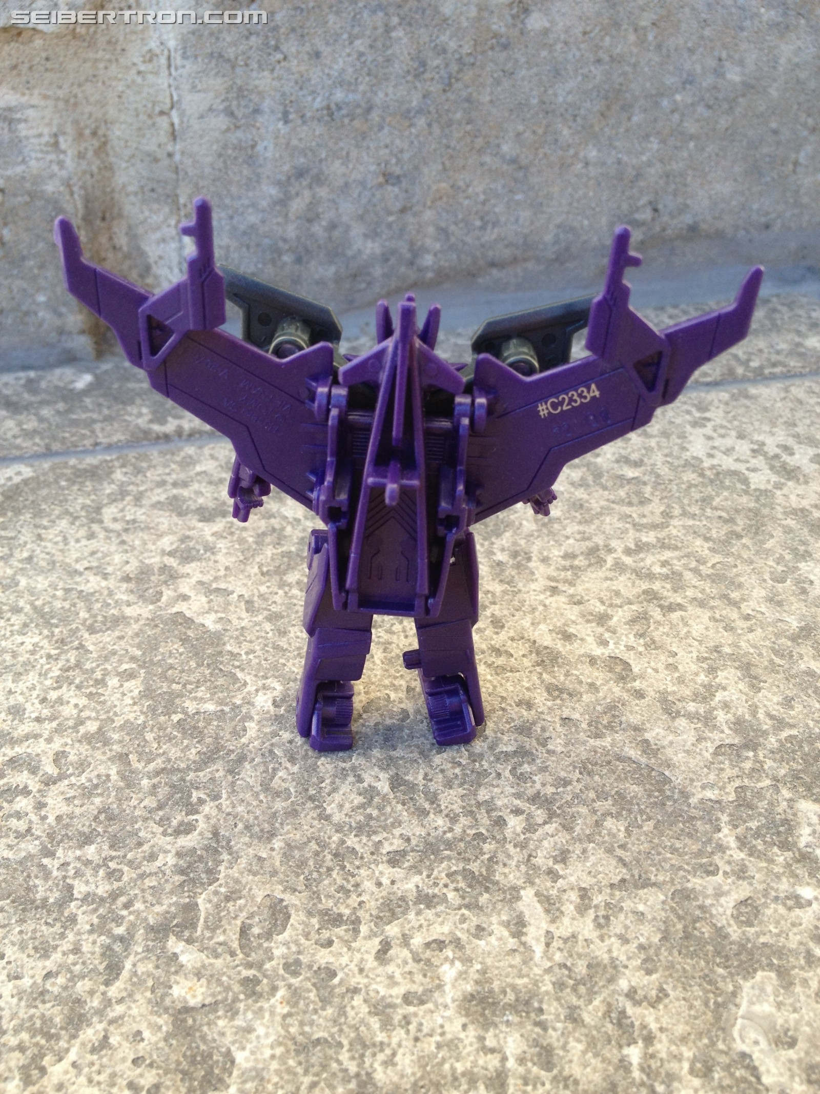 Transformers News: Pictorial Review of Transformers: Robots in Disguise Legion Cyclonus and Heatseeker