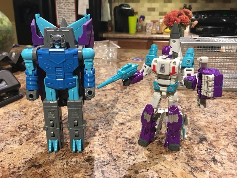 Transformers News: Wave 1 Deluxes from Transformers Power of the Primes Found at US Retail + In Hand Images of  Dreadwi
