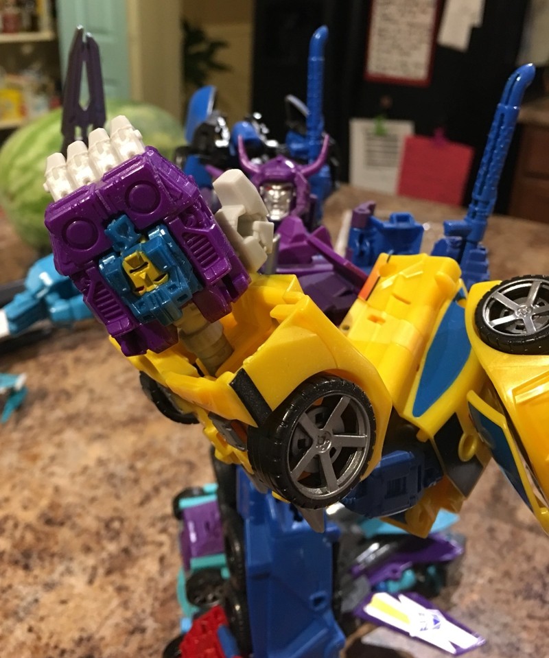 Transformers News: Wave 1 Deluxes from Transformers Power of the Primes Found at US Retail + In Hand Images of  Dreadwi
