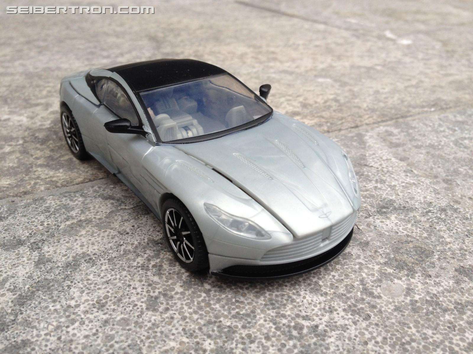 Transformers News: Pictorial Review of Deluxe Cogman from Transformers: The Last Knight