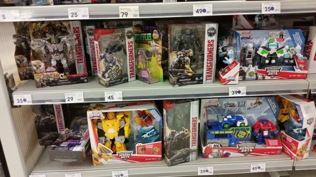 Transformers News: Transformers: Robots in Disguise One Step Soundwave and Diecast Toys Sighted at Australian Retail