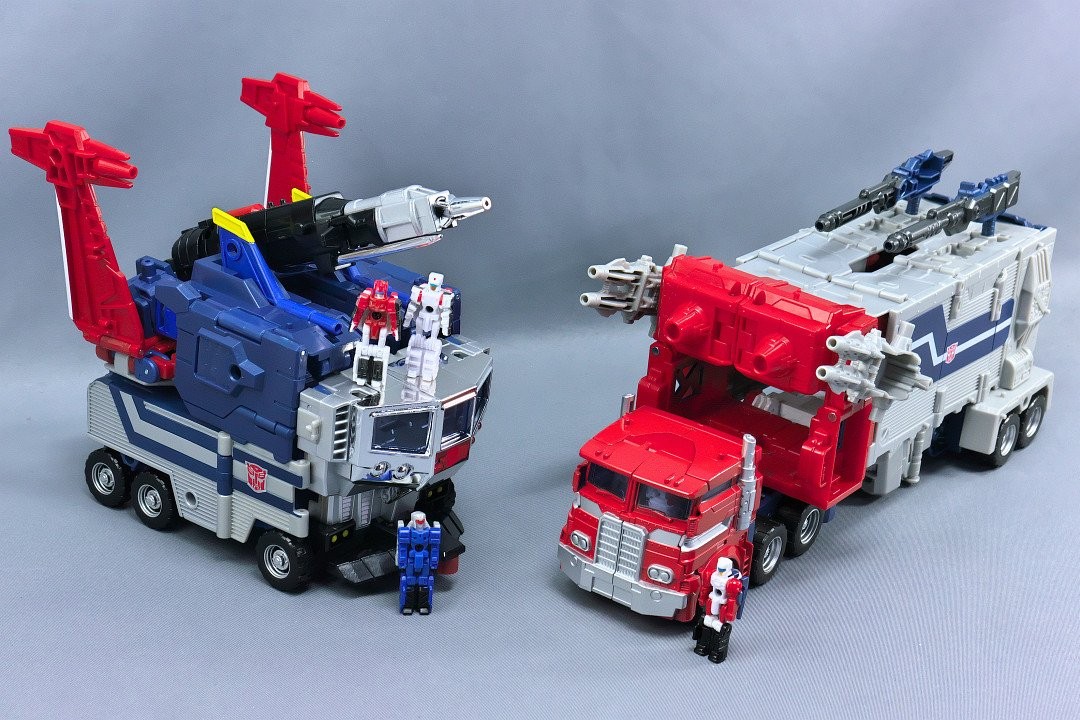 Transformers News: Best Comparison Images Yet for Takara Transformers LG-EX God Ginrai and In Hand Images of Cab and Mi