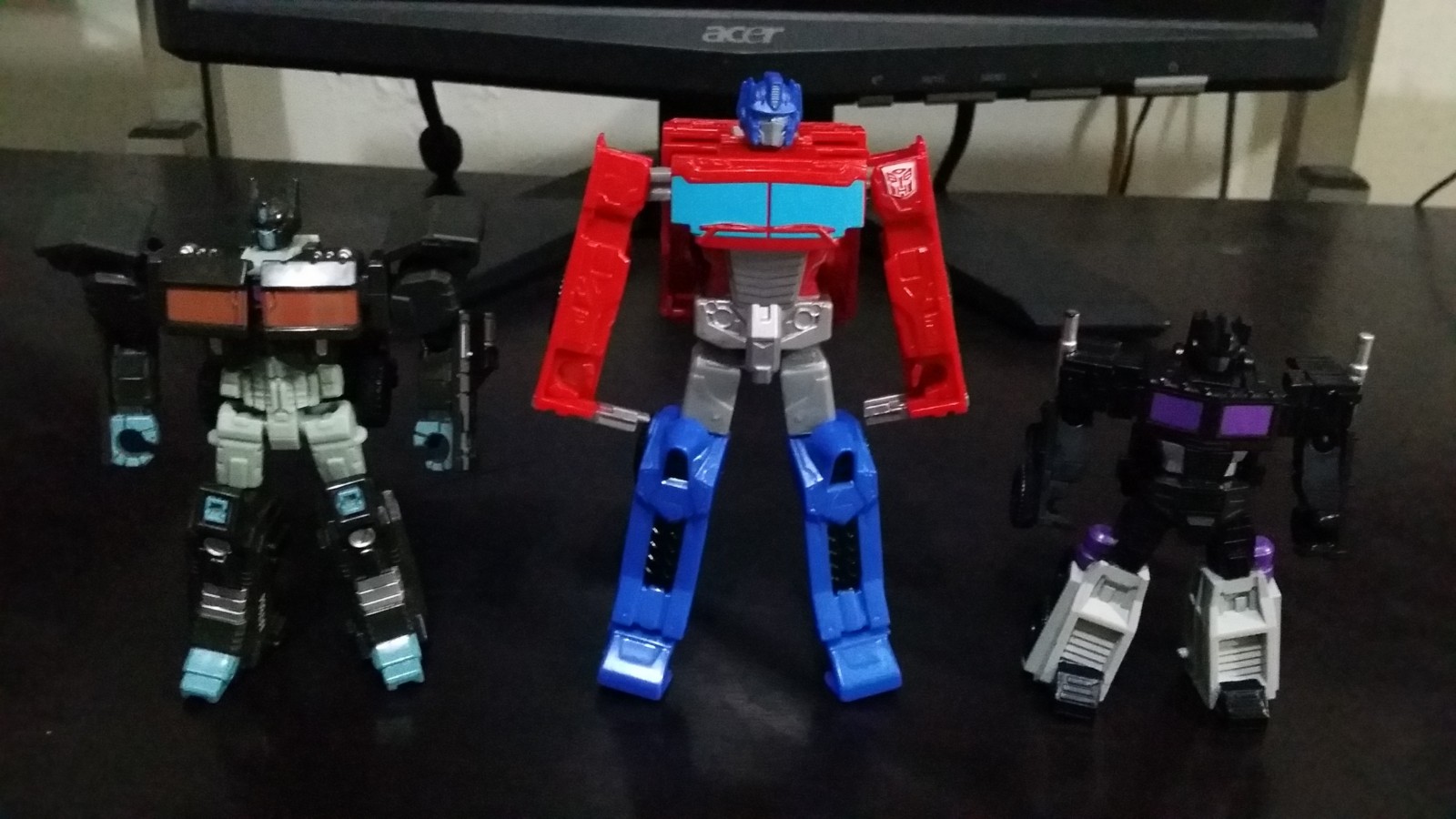 Transformers News: First In Hand Images of New Transformers 4.5" Optimus Prime Figure Transformers News: First In Hand Images of New Transformers 4.5" Optimus Prime Figure