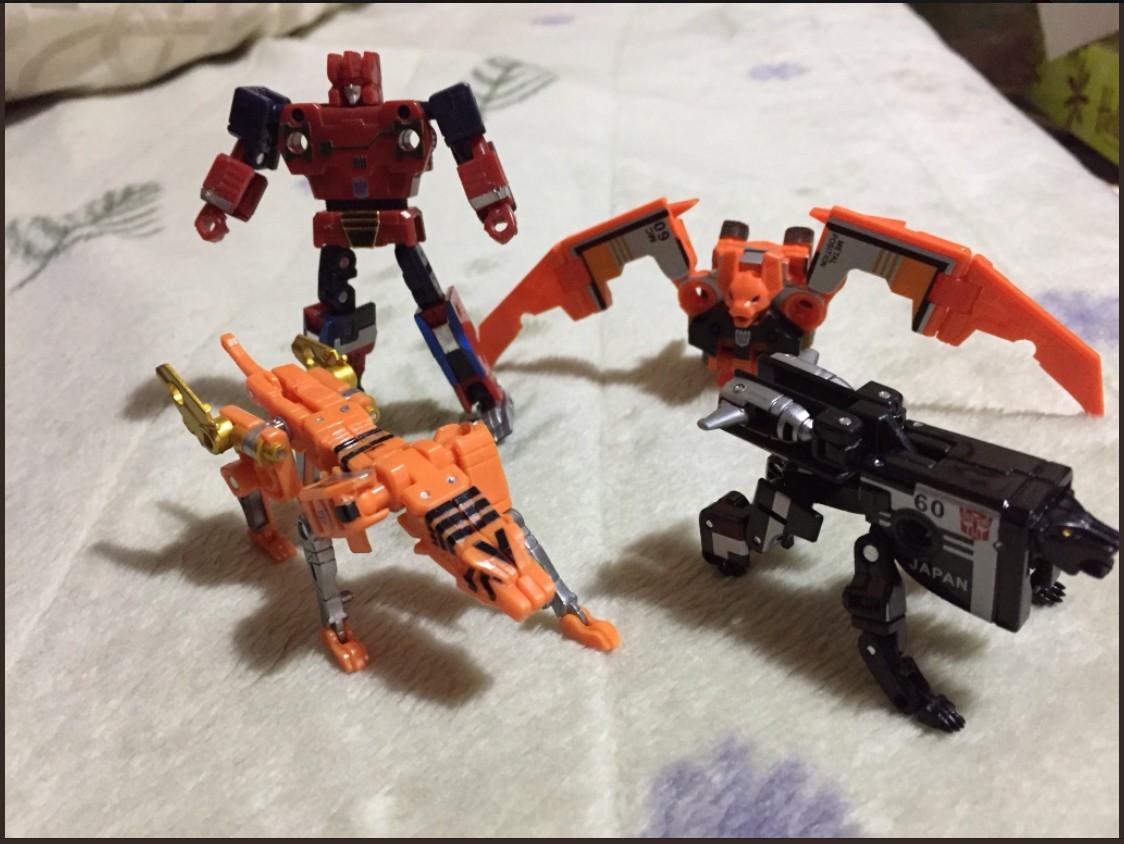 Transformers News: More in-hand and comparison images of MP-15/16-E Cassettebot vs Cassettetron Transformers News: More in-hand and comparison images of MP-15/16-E Cassettebot vs Cassettetron