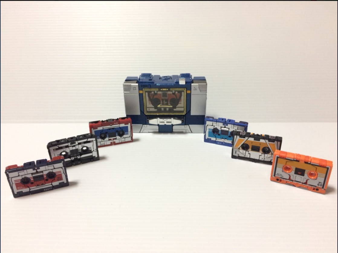 Transformers News: More in-hand and comparison images of MP-15/16-E Cassettebot vs Cassettetron Transformers News: More in-hand and comparison images of MP-15/16-E Cassettebot vs Cassettetron
