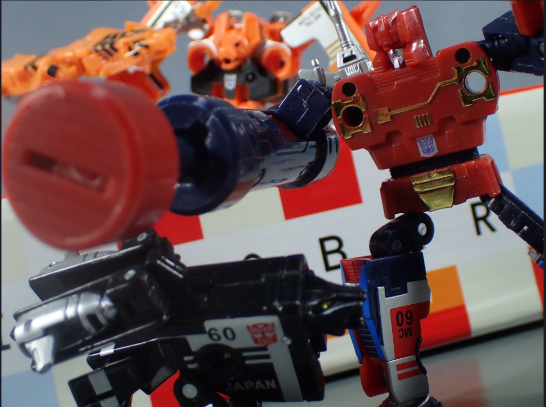 Transformers News: More in-hand and comparison images of MP-15/16-E Cassettebot vs Cassettetron Transformers News: More in-hand and comparison images of MP-15/16-E Cassettebot vs Cassettetron