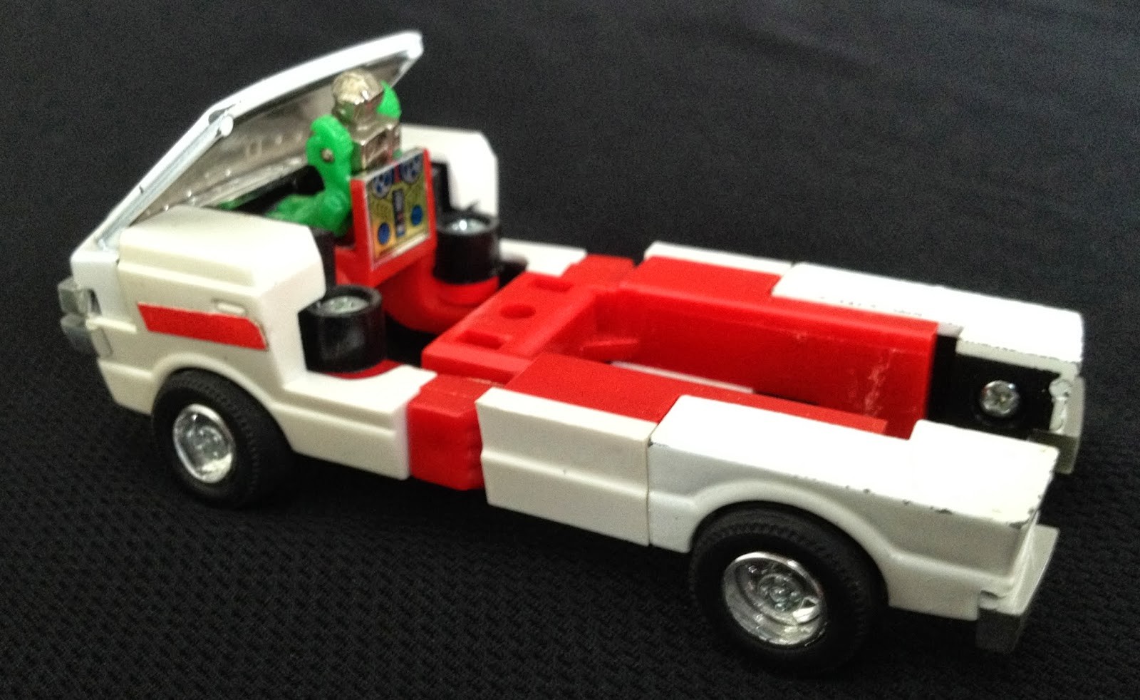 Transformers News: Top 5 times G1 Transformer Toys Were Better in the Diaclone / Microchange line Transformers News: Top 5 times G1 Transformer Toys Were Better in the Diaclone / Microchange line