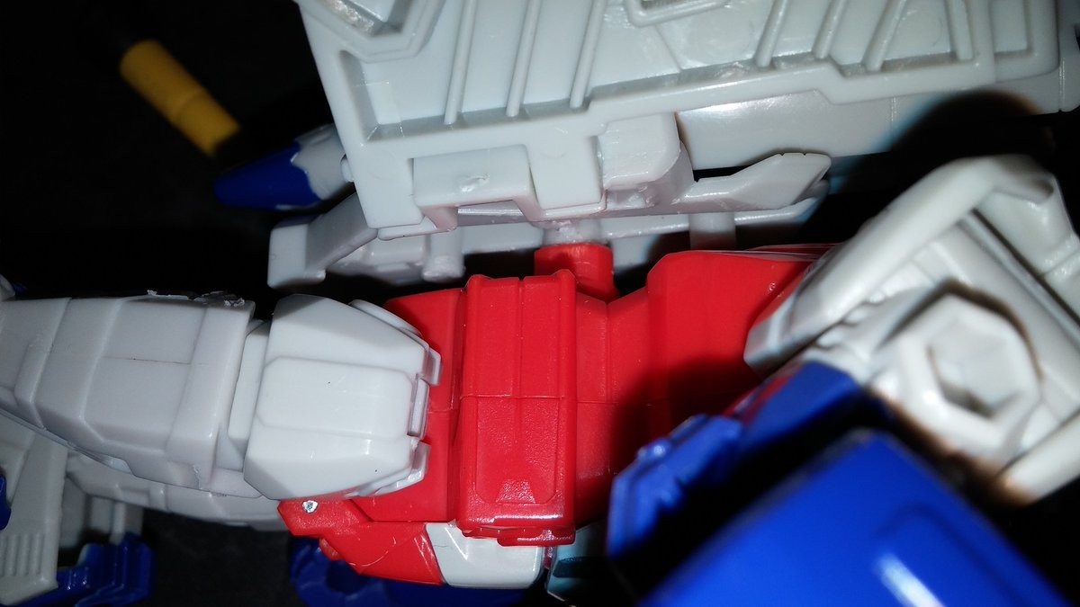 Transformers News: Transformers: Power of the Primes Starscream Running Change