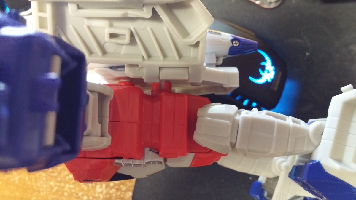Transformers News: Transformers: Power of the Primes Starscream Running Change