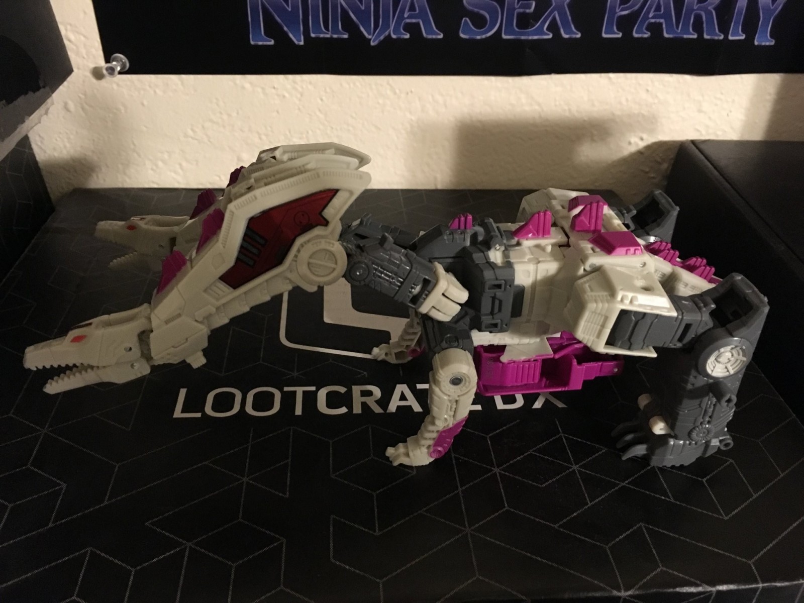 Transformers News: In Hand Images of Hun-Gurr from Power of the Primes with First Look at Torso Mode Transformers News: In Hand Images of Hun-Gurr from Power of the Primes with First Look at Torso Mode