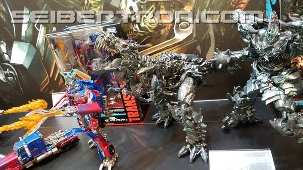 Transformers News: Wonderfest 2018 - Transformers Studio Series Leader Grimlock Diorama, Optimus Prime and More#wf2018w