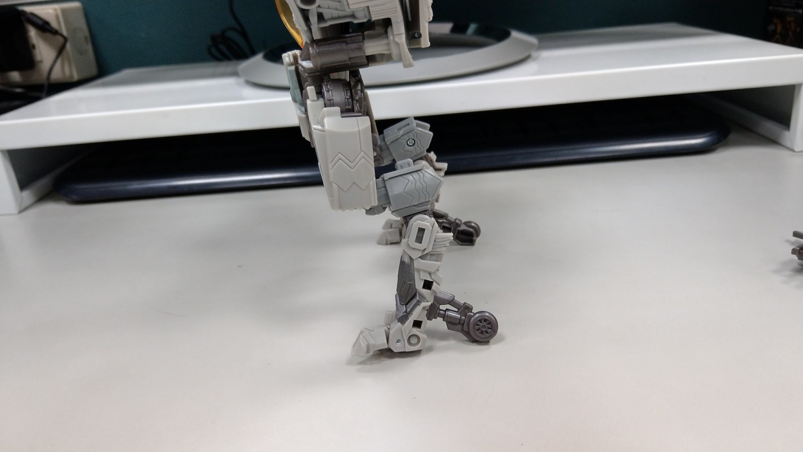Transformers News: In-Hand Images of Transformers Studio Series 06 Starscream