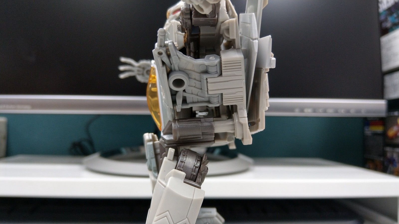 Transformers News: In-Hand Images of Transformers Studio Series 06 Starscream