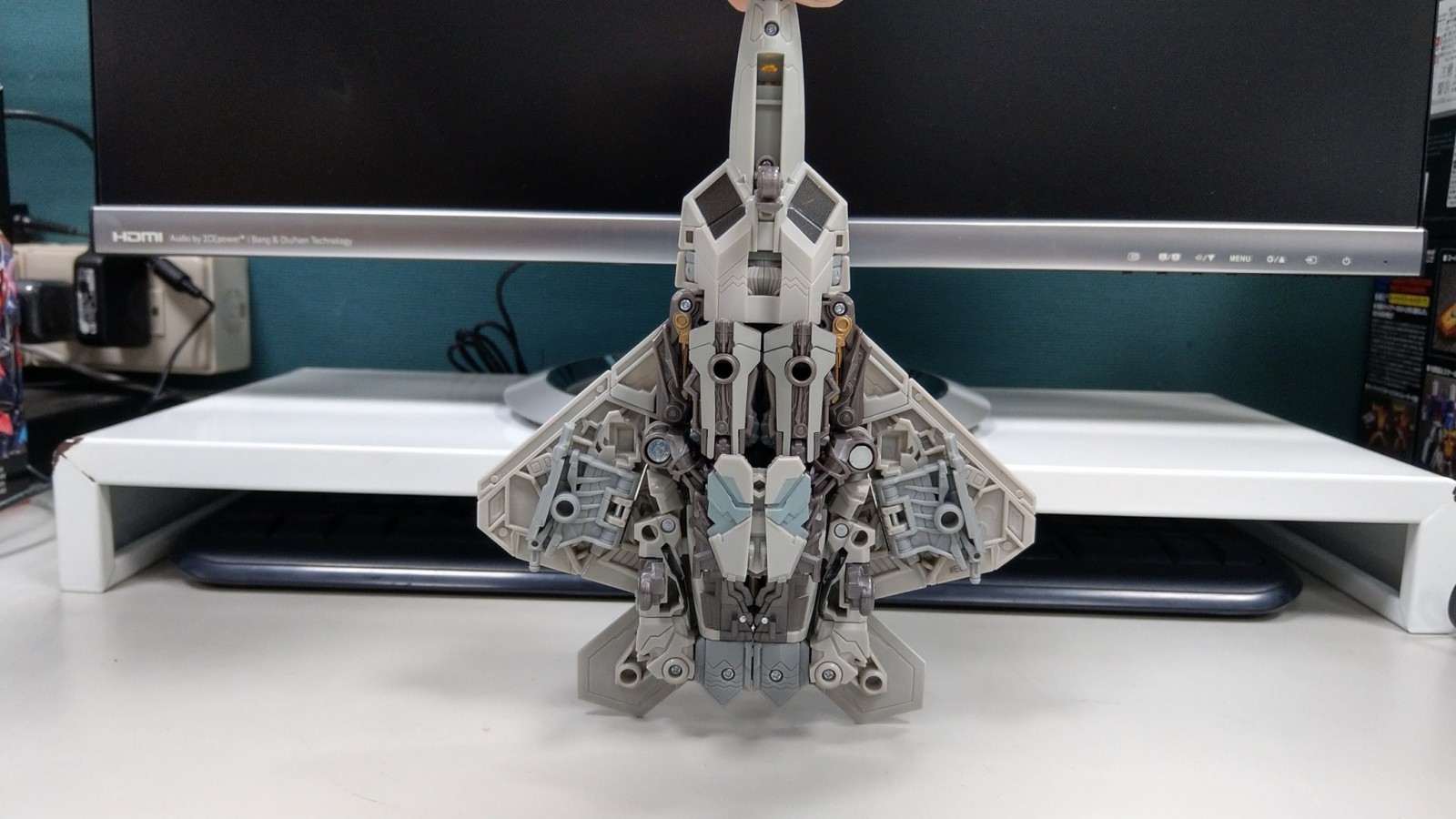 Transformers News: In-Hand Images of Transformers Studio Series 06 Starscream