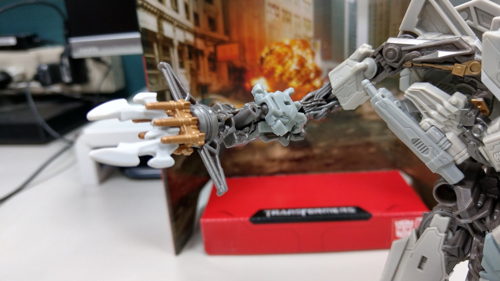 Transformers News: In-Hand Images of Transformers Studio Series 06 Starscream