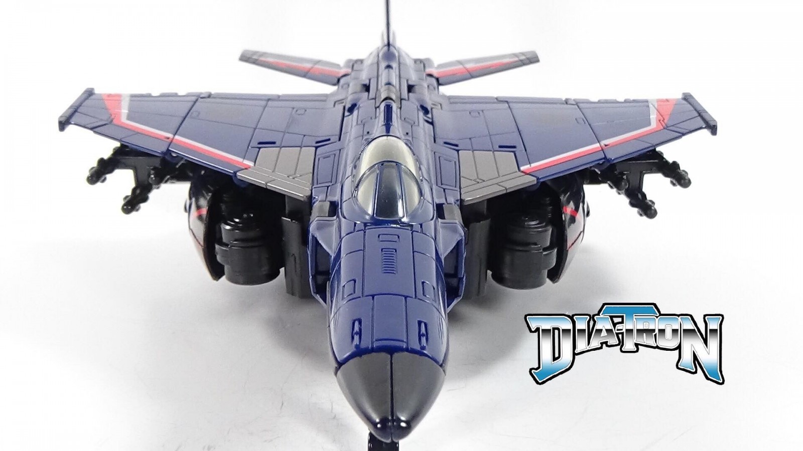 Transformers News: Video Review and Comparison of Transformers Studio Series 09 Thundercracker