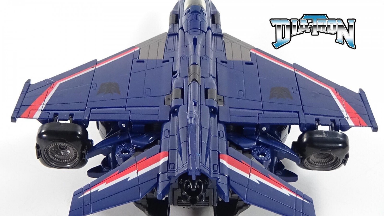 Transformers News: Video Review and Comparison of Transformers Studio Series 09 Thundercracker