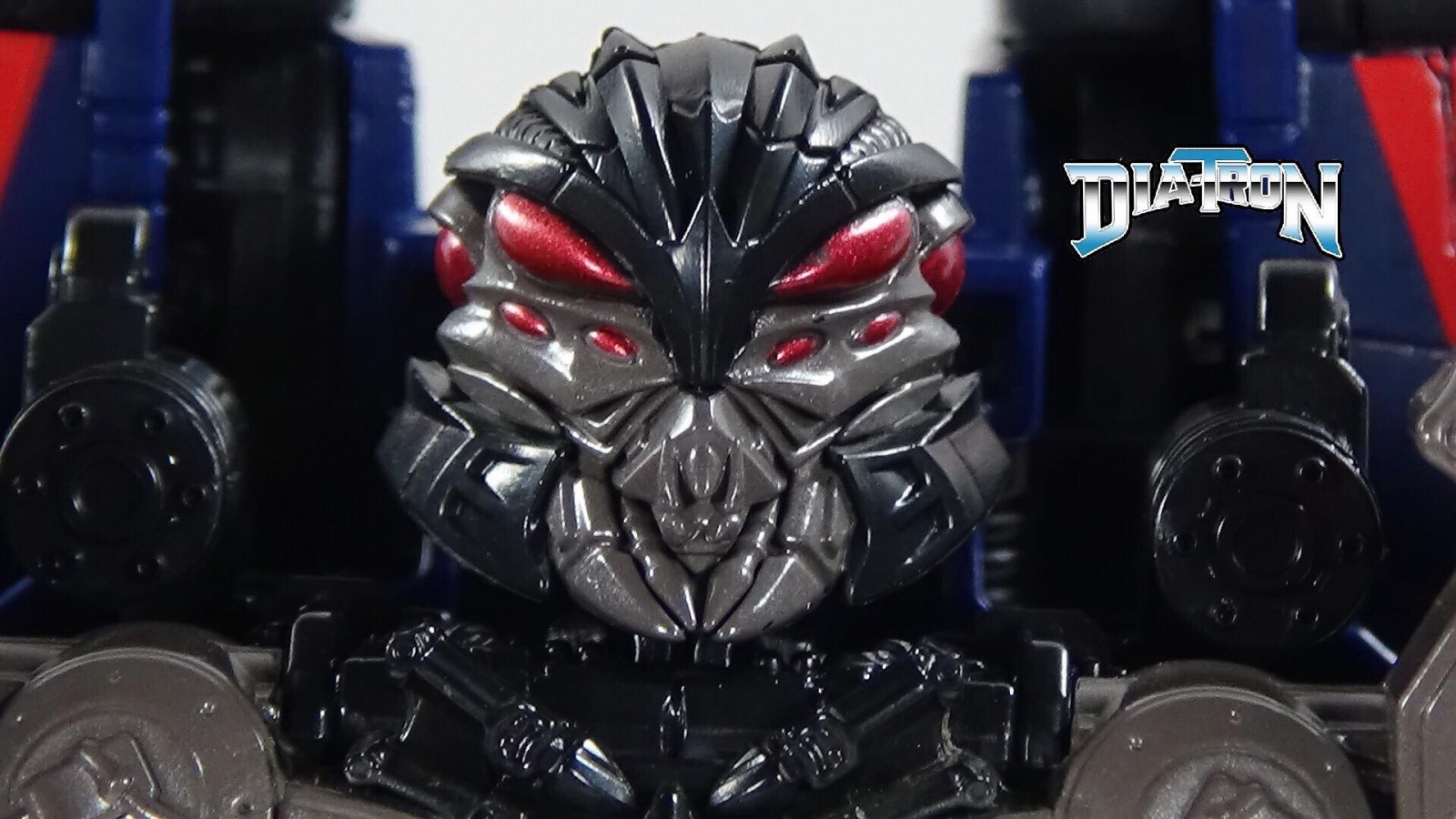 Transformers News: Video Review and Comparison of Transformers Studio Series 09 Thundercracker
