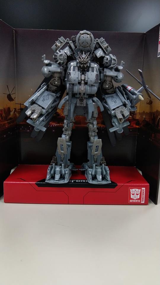 Transformers News: Over 50 In Hand Images of Transformers Studio Series Leader Blackout Transformers News: Over 50 In Hand Images of Transformers Studio Series Leader Blackout