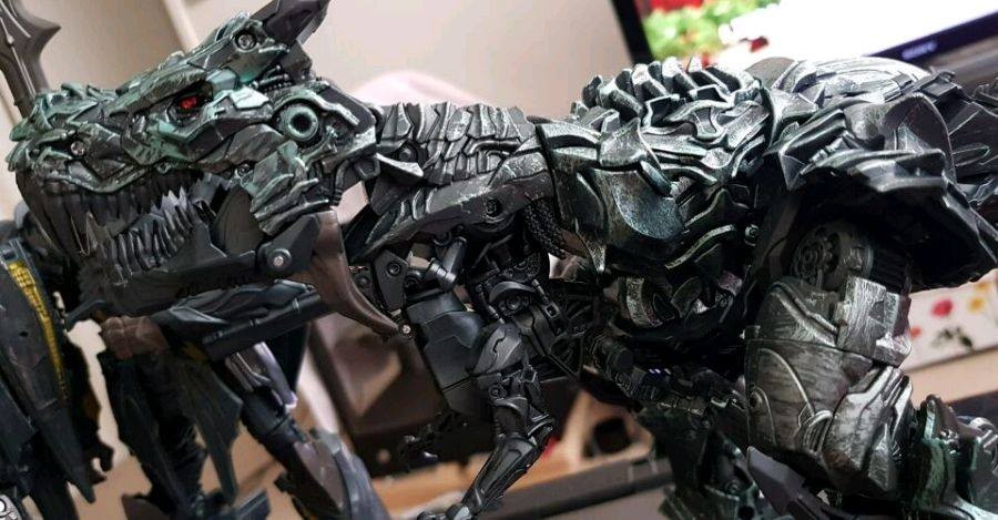 Transformers News: New In Hand Images and Transformation Video of Leader Class Grimlock from Transformers Studio Series