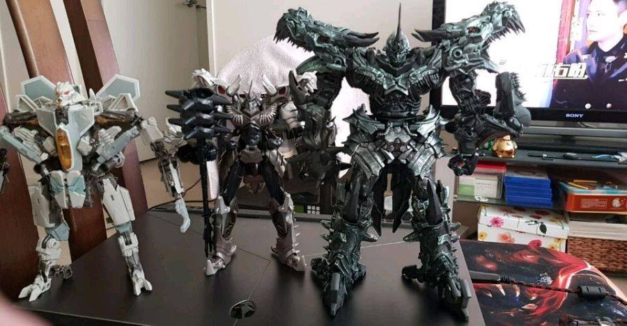 Transformers News: New In Hand Images and Transformation Video of Leader Class Grimlock from Transformers Studio Series