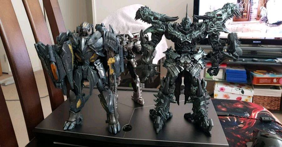 Transformers News: New In Hand Images and Transformation Video of Leader Class Grimlock from Transformers Studio Series