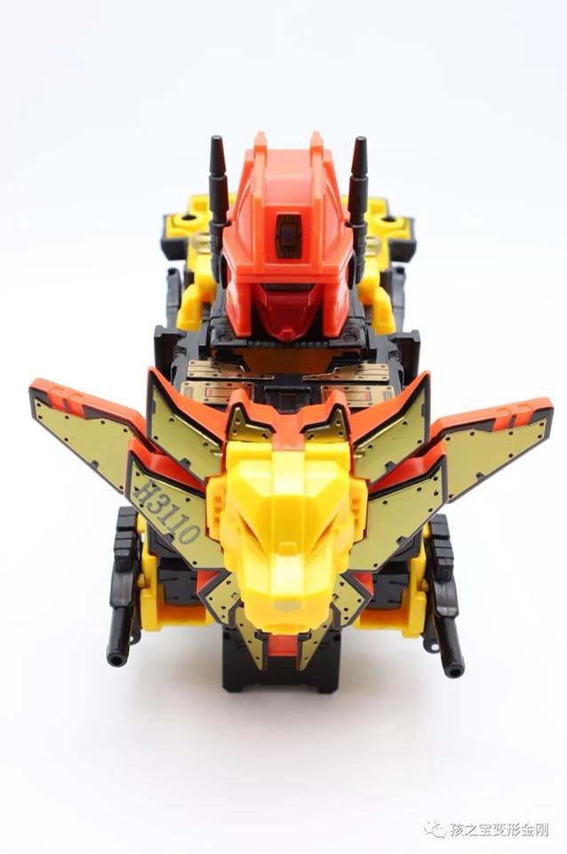 Transformers News: High Quality Images of Power of the Primes Predaking and Predacons