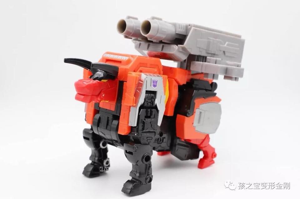 Transformers News: High Quality Images of Power of the Primes Predaking and Predacons
