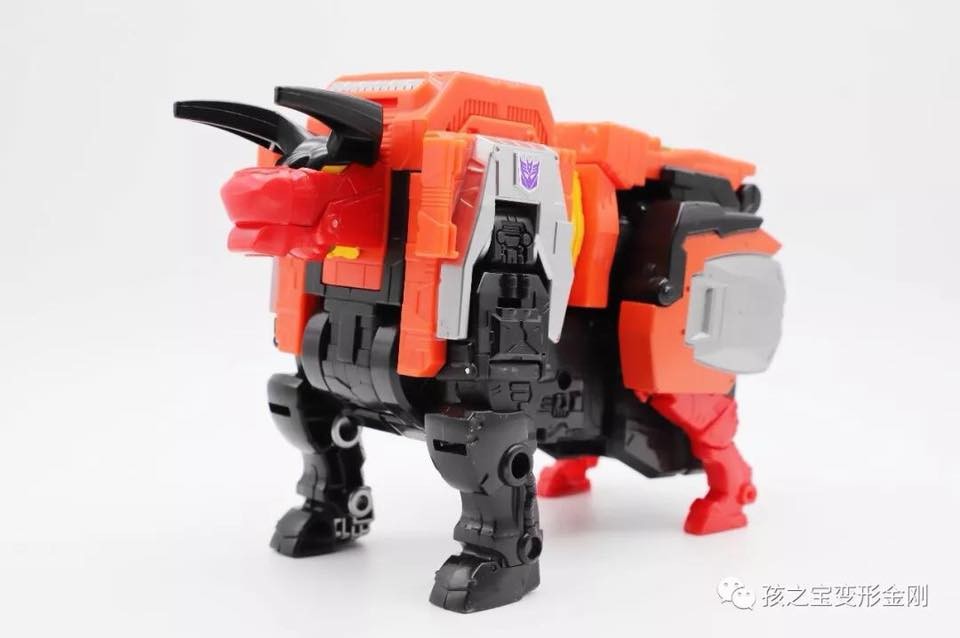 Transformers News: High Quality Images of Power of the Primes Predaking and Predacons