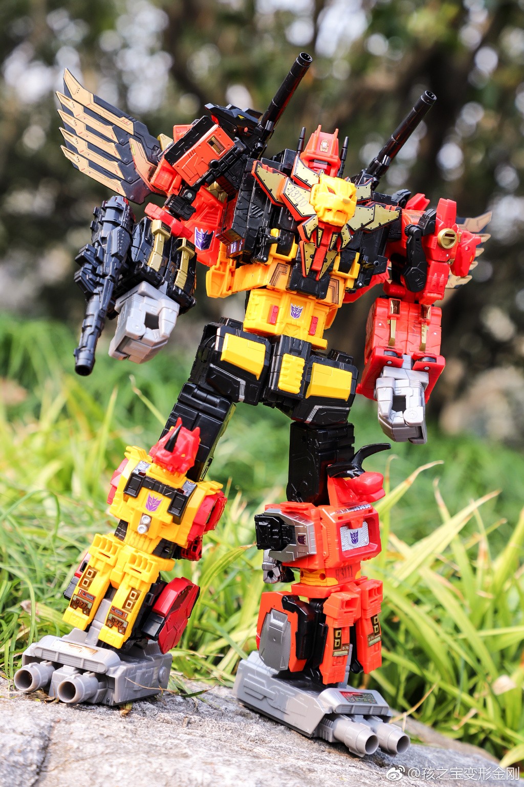 Transformers News: High Quality Images of Power of the Primes Predaking and Predacons