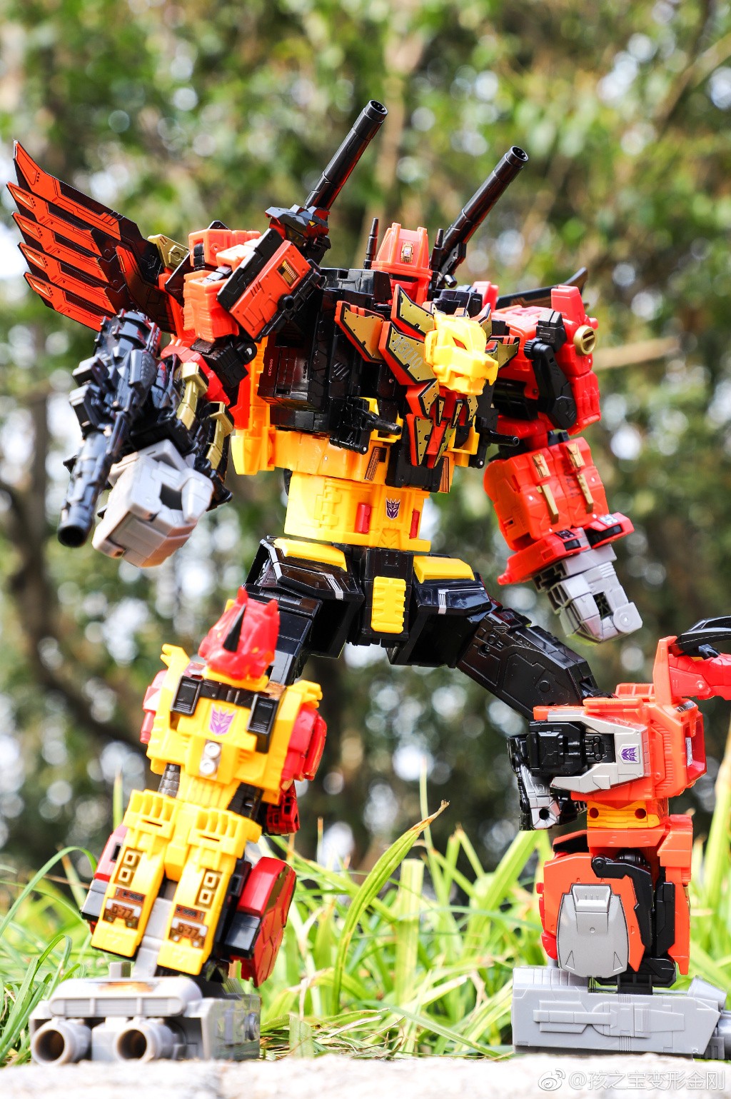 Transformers News: High Quality Images of Power of the Primes Predaking and Predacons