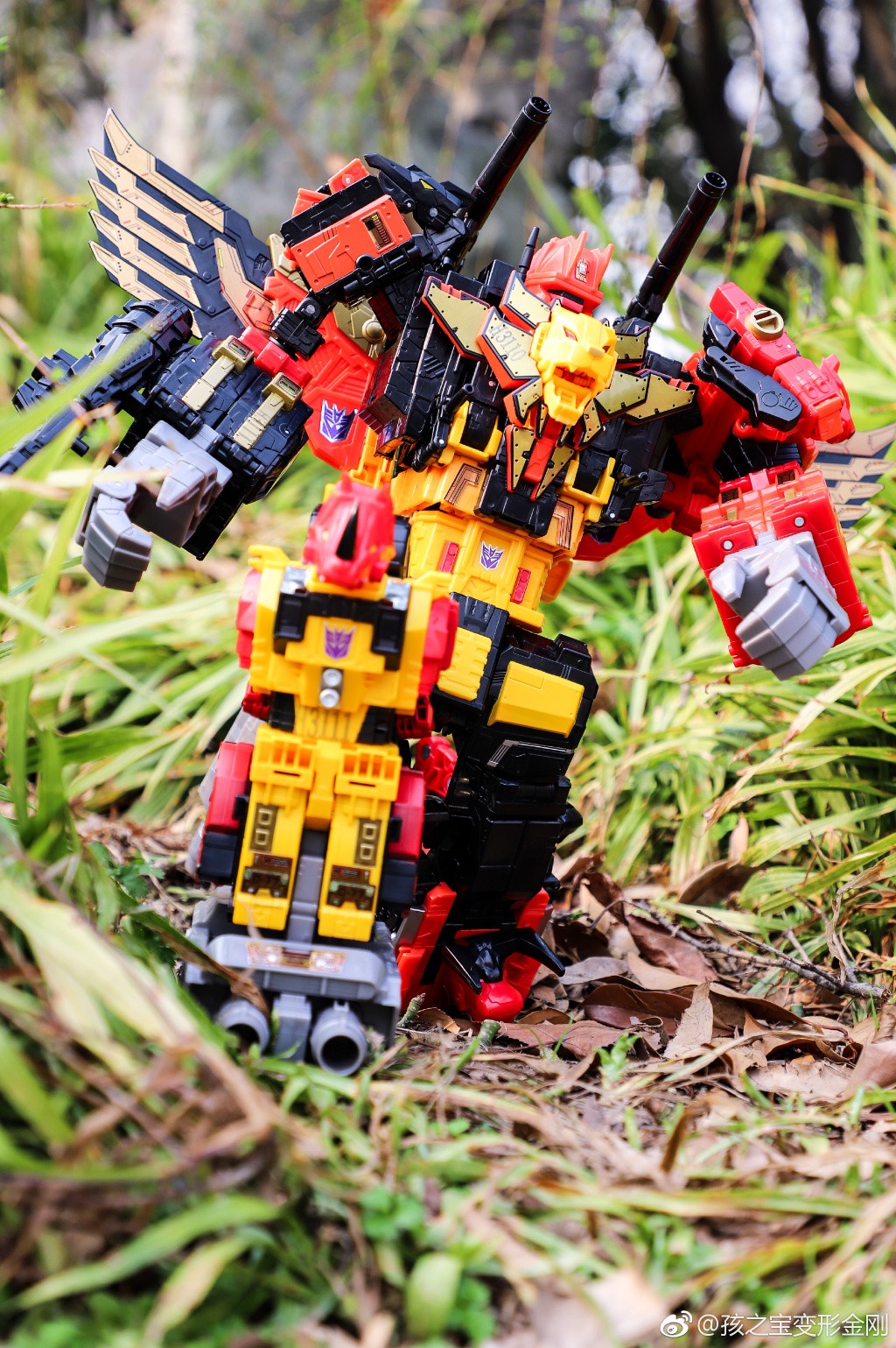 Transformers News: High Quality Images of Power of the Primes Predaking and Predacons