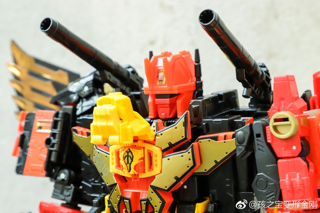 Transformers News: High Quality Images of Power of the Primes Predaking and Predacons