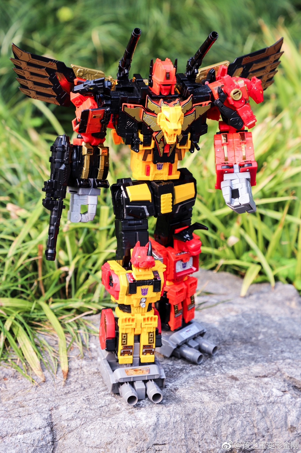Transformers News: High Quality Images of Power of the Primes Predaking and Predacons