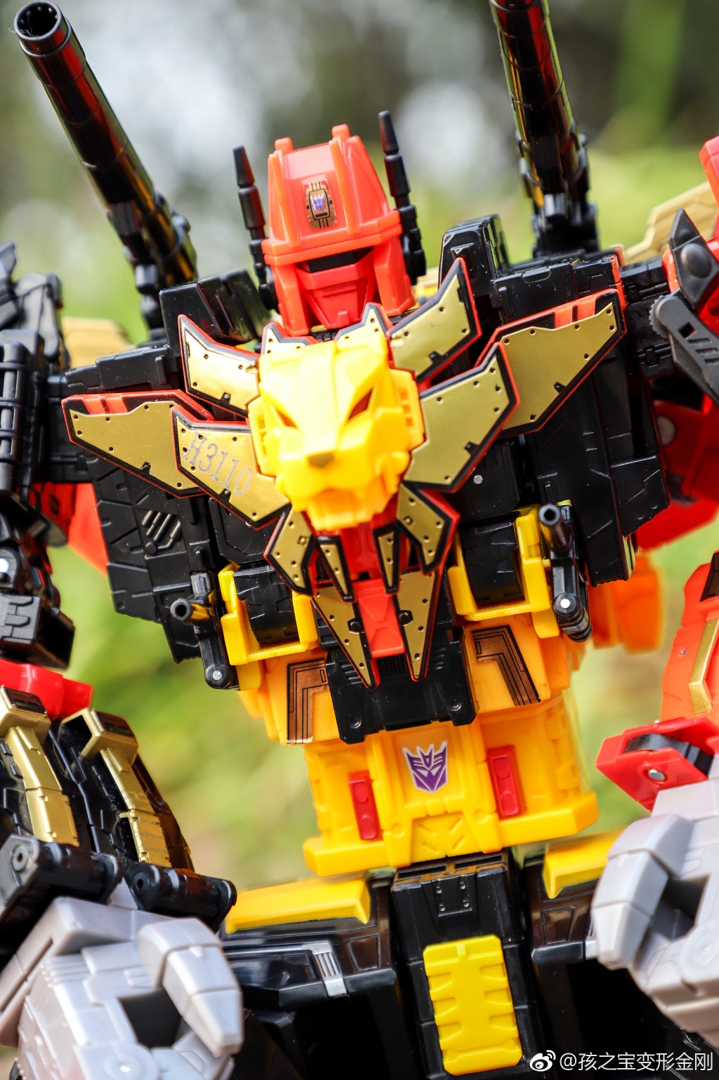Transformers News: High Quality Images of Power of the Primes Predaking and Predacons