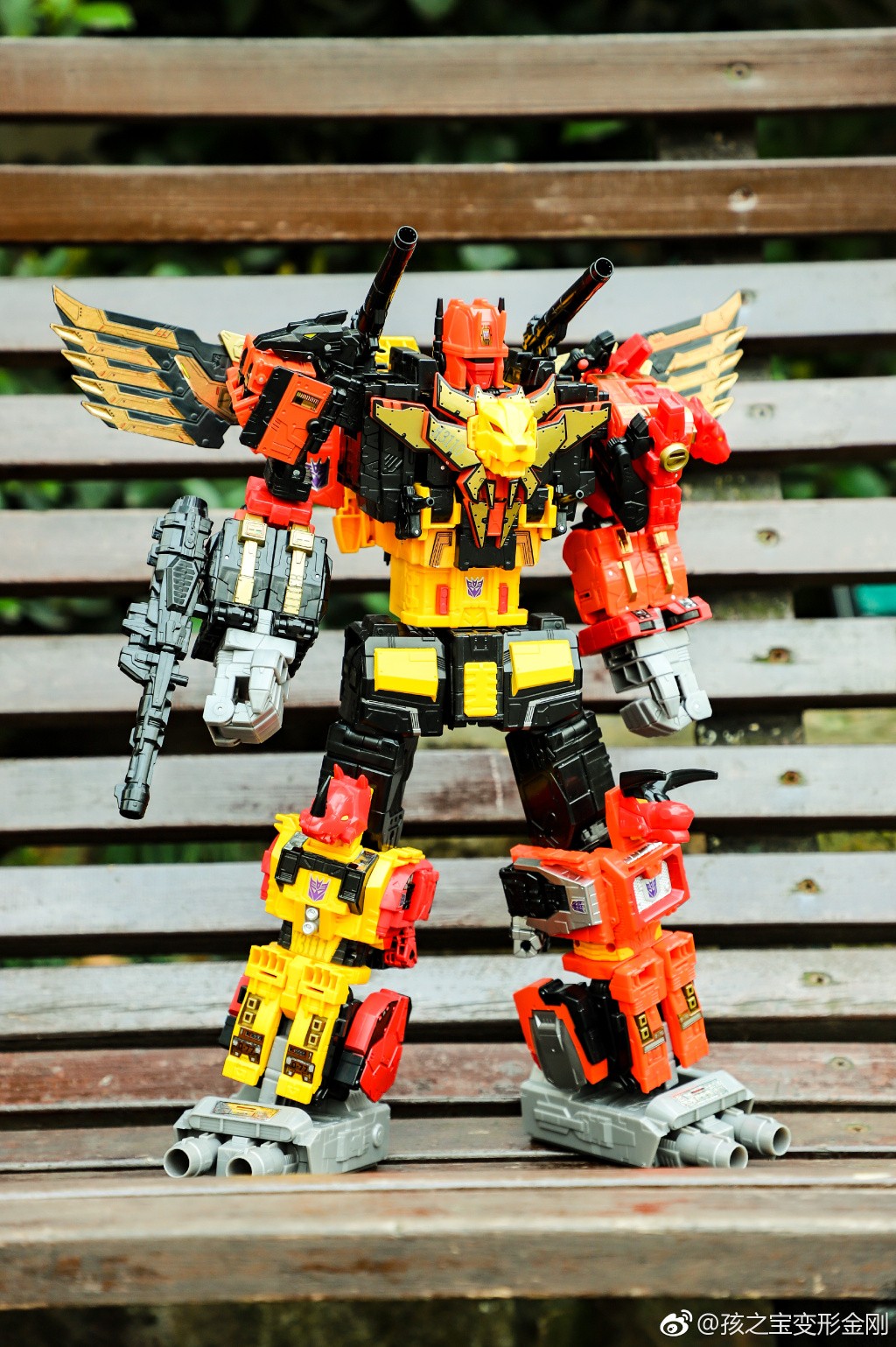 Transformers News: High Quality Images of Power of the Primes Predaking and Predacons