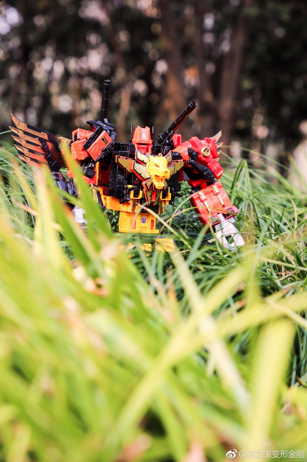Transformers News: High Quality Images of Power of the Primes Predaking and Predacons